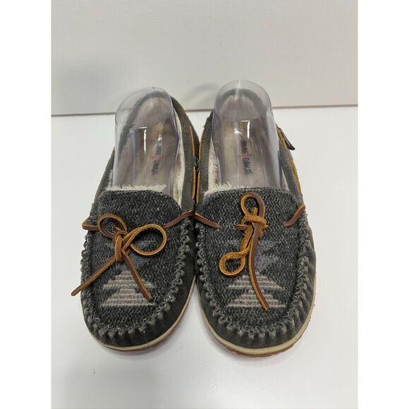 Minnetonka Tilia moccasin slipper in grey suede. Size 9(W). - Picture 1 of 8